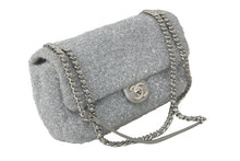 Load image into Gallery viewer, CHANEL シャネル ショルダーバッグ プールトゥグリッター Wチェーンマトラッセ 2017/18年AW シルバー 美品 中古 59675