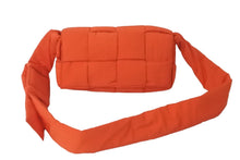 Load image into Gallery viewer, BOTTEGAVENETA ボッテガヴェネタ ショルダーバッグ パデッド テック カセット ナイロン 628951VBO813724 美品 中古 59677