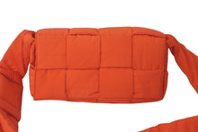 Load image into Gallery viewer, BOTTEGAVENETA ボッテガヴェネタ ショルダーバッグ パデッド テック カセット ナイロン 628951VBO813724 美品 中古 59677