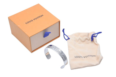 極美品 LOUIS VUITTON ルイ ヴィトン × NIGO ニゴー コラボ バングル MP2693 ブラスレスクエアード LVストラス シルバー 中古 59683