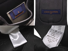 Load image into Gallery viewer, 極美品 LOUIS VUITTON ルイヴィトン ベスト エンボスミッドレイヤー ベスト モノグラム 2021AW サイズS 1A5VUL 中古 59685