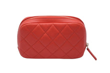 Load image into Gallery viewer, CHANEL シャネル ポーチ コスメポーチ トラベルポーチ マトラッセ ココマーク ラムスキン レッド 23005785 美品 中古 59691