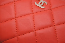 Load image into Gallery viewer, CHANEL シャネル ポーチ コスメポーチ トラベルポーチ マトラッセ ココマーク ラムスキン レッド 23005785 美品 中古 59691
