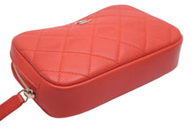 Load image into Gallery viewer, CHANEL シャネル ポーチ コスメポーチ トラベルポーチ マトラッセ ココマーク ラムスキン レッド 23005785 美品 中古 59691