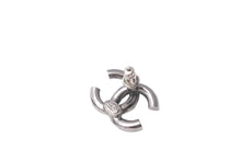 Load image into Gallery viewer, 極美品 CHANEL シャネル ピアス アクセサリー 片耳 ココマーク ラインストーン シルバー C21A刻印 イタリア製 3g 中古 59698