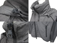 Load image into Gallery viewer, 極美品 LOUIS VUITTON ルイヴィトン ジャケット 1A5PD2 ウィズフラッグパッチ フーデッド 2WAY ウィンドブレーカー グレー 50 中古 59701