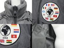 Load image into Gallery viewer, 極美品 LOUIS VUITTON ルイヴィトン ジャケット 1A5PD2 ウィズフラッグパッチ フーデッド 2WAY ウィンドブレーカー グレー 50 中古 59701