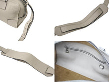Load image into Gallery viewer, 極美品 LOEWE ロエベ アマソナ28 ハンドバッグ 352.30.N03 カーフスキン ベージュ シルバー金具 中古 59724