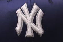 Load image into Gallery viewer, 新品未使用 NEW ERA New york Yankees ニューエラ ニューヨークヤンキース キャップ ネイビー グレーブリム 7 1/4 中古 59747