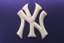 Load image into Gallery viewer, 新品未使用 NEW ERA New york Yankees ニューエラ ニューヨークヤンキース キャップ パープル ブルーブリム 7 1/2 中古 59751