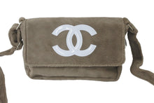 Load image into Gallery viewer, 極美品 CHANEL シャネル ノヴェルティ パイル ショルダーバッグ ベージュ ココマーク ロゴ 斜め掛け 鞄 シルバー金具 中古 59781