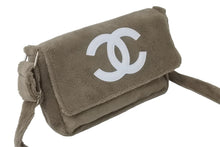 Load image into Gallery viewer, 極美品 CHANEL シャネル ノヴェルティ パイル ショルダーバッグ ベージュ ココマーク ロゴ 斜め掛け 鞄 シルバー金具 中古 59781