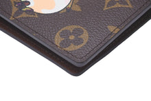 Load image into Gallery viewer, 極美品 LOUIS VUITTON ルイ ヴィトン × 村上隆 コラボ 二つ折り財布 M61666 ポルトフォイユマルコ モノグラムパンダ 中古 59791
