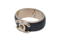 Load image into Gallery viewer, CHANEL シャネル バングル ココマーク ターンロック ブラック ゴールド メタル ラムスキン 美品 中古 59824