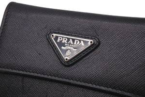 PRADA プラダ 二つ折りコインケース トライアングルロゴ サフィアーノレザー ブラック シルバー金具 良好 中古 59869