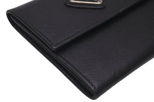 PRADA プラダ 二つ折りコインケース トライアングルロゴ サフィアーノレザー ブラック シルバー金具 良好 中古 59869