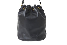 Load image into Gallery viewer, PRADA プラダ 2WAYハンドバッグ ショルダーストラップ付き 巾着型 1BH038 カーフスキン ブラック ルーマニア製 美品 中古 59870