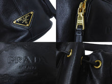 Load image into Gallery viewer, PRADA プラダ 2WAYハンドバッグ ショルダーストラップ付き 巾着型 1BH038 カーフスキン ブラック ルーマニア製 美品 中古 59870
