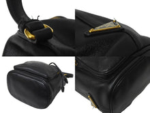Load image into Gallery viewer, PRADA プラダ 2WAYハンドバッグ ショルダーストラップ付き 巾着型 1BH038 カーフスキン ブラック ルーマニア製 美品 中古 59870