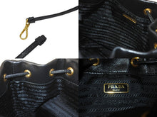 Load image into Gallery viewer, PRADA プラダ 2WAYハンドバッグ ショルダーストラップ付き 巾着型 1BH038 カーフスキン ブラック ルーマニア製 美品 中古 59870