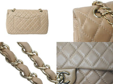 Load image into Gallery viewer, CHANEL シャネル ショルダーバッグ マトラッセ 25 ダブルフラップ 12番台 ベージュ ラムスキン ゴールド金具 良品 中古 59874