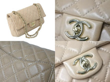 Load image into Gallery viewer, CHANEL シャネル ショルダーバッグ マトラッセ 25 ダブルフラップ 12番台 ベージュ ラムスキン ゴールド金具 良品 中古 59874
