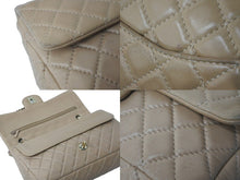 Load image into Gallery viewer, CHANEL シャネル ショルダーバッグ マトラッセ 25 ダブルフラップ 12番台 ベージュ ラムスキン ゴールド金具 良品 中古 59874