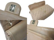Load image into Gallery viewer, CHANEL シャネル ショルダーバッグ マトラッセ 25 ダブルフラップ 12番台 ベージュ ラムスキン ゴールド金具 良品 中古 59874
