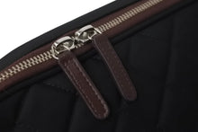 Load image into Gallery viewer, 極美品 CHANEL シャネル ココマーク ナイロンキルティング PCケース 17番台 ブラック ワインレッド 中古 59904