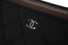 Load image into Gallery viewer, 極美品 CHANEL シャネル ココマーク ナイロンキルティング PCケース 17番台 ブラック ワインレッド 中古 59904