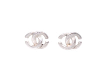 Load image into Gallery viewer, CHANEL シャネル ピアス ココマーク メタル シルバー 01A刻 シルバー金具 良品 中古 59922