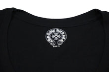 Load image into Gallery viewer, 極美品 CHROME HEARTS クロムハーツ アメリカン フラッグ Vネック 半袖Ｔシャツ ブラック 星条旗 プリント ロゴ サイズS 中古 59936