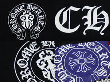 Load image into Gallery viewer, 極美品 CHROME HEARTS クロムハーツ アメリカン フラッグ Vネック 半袖Ｔシャツ ブラック 星条旗 プリント ロゴ サイズS 中古 59936