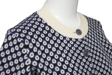Load image into Gallery viewer, 極美品 CHANEL シャネル カシミヤ カーディガン ホワイト ネイビー 総柄 ココマーク P47951K06141 サイズ36 中古 59960