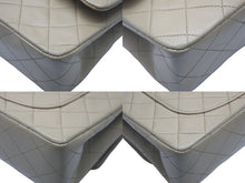 Load image into Gallery viewer, CHANEL シャネル ショルダーバッグ マトラッセ23 3番台 Wフラップ ベージュ ゴールド金具 美品 中古 60044