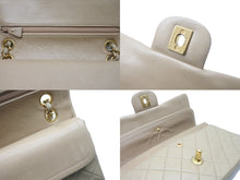 Load image into Gallery viewer, CHANEL シャネル ショルダーバッグ マトラッセ23 3番台 Wフラップ ベージュ ゴールド金具 美品 中古 60044
