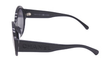 Load image into Gallery viewer, CHANEL シャネル サングラス ラウンド型 ブランドロゴ入り 5410-A 54□21 140 プラスチック ブラック シルバー金具 美品 中古 60079