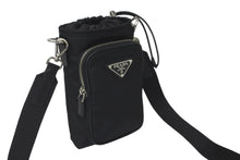 画像をギャラリービューアに読み込む, 以前同様 PRADA プラダショルダーバッグ Re-Nylon スマートフォンケース ブラック 2ZH155 シルバー金具 中古 60089 