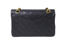 Load image into Gallery viewer, 極美品 CHANEL シャネル チェーンショルダーバッグ Wフラップマトラッセ23 1番台 ラムスキン ブラック ゴールド金具 中古 60117