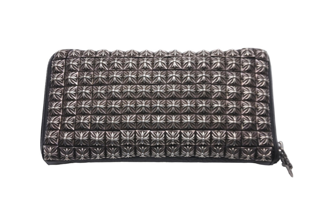 CHROME HEARTS クロムハーツ 全面 ピラミッド ボックス CHプラス スタッズ 長財布 ブラック シルバー925 レザー 美品 中古 60138