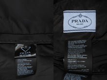 Load image into Gallery viewer, 極美品 PRADA プラダ 21AW Re-Nylon ギャバジン ジャケット ポーチ付き ブラック ポリアミド サイズ36 291831 中古 60142