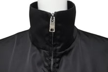 Load image into Gallery viewer, 極美品 PRADA プラダ 21AW Re-Nylon ギャバジン ジャケット ポーチ付き ブラック ポリアミド サイズ36 291831 中古 60142