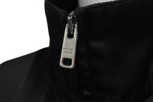 Load image into Gallery viewer, 極美品 PRADA プラダ 21AW Re-Nylon ギャバジン ジャケット ポーチ付き ブラック ポリアミド サイズ36 291831 中古 60142