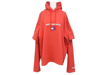 VETEMENTS × TOMMY ヴェトモン トミー パーカー 刺繍 WSS18TR24 コットン レッド XS サイズ 美品 中古 60161