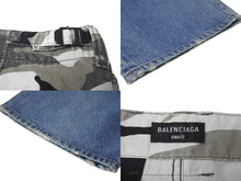 Load image into Gallery viewer, 極美品 BALENCIAGA バレンシアガ レイヤード ワイドジーンズ デニムパンツ カモフラージュ 21FW ダメージ加工 ブルー サイズL 661609 TDW14 中古 60185