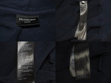 Load image into Gallery viewer, 新品同様 BALENCIAGA バレンシアガ エンブロイダリージップアップフーディ サイズ4 ネイビー 720425 TNVK7 4100 中古 60187