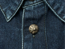 Load image into Gallery viewer, 極美品 CHROME HEARTS クロムハーツ デニム長袖シャツ LOOSE ENDS ブルー デニム クロスパッチ シルバー金具 サイズXL 中古 60191