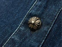 Load image into Gallery viewer, 極美品 CHROME HEARTS クロムハーツ デニム長袖シャツ LOOSE ENDS ブルー デニム クロスパッチ シルバー金具 サイズXL 中古 60191