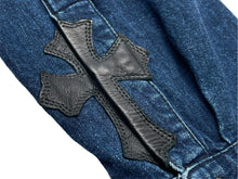 Load image into Gallery viewer, 極美品 CHROME HEARTS クロムハーツ デニム長袖シャツ LOOSE ENDS ブルー デニム クロスパッチ シルバー金具 サイズXL 中古 60191