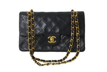 Load image into Gallery viewer, CHANEL シャネル チェーンショルダーバッグ Wフラップマトラッセ23 5番台 ラムスキン ブラック ゴールド金具 美品 中古 60234